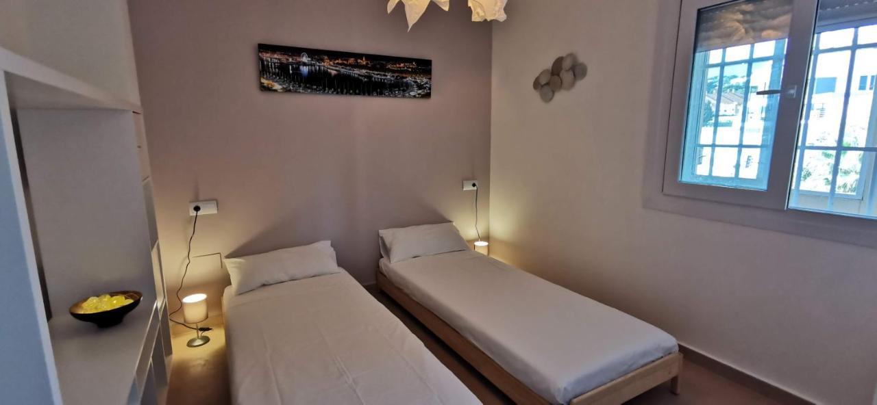 La Perla Cruise Apartment On Private Beach, Modern With Aircon & Wifi بينالماذينا المظهر الخارجي الصورة