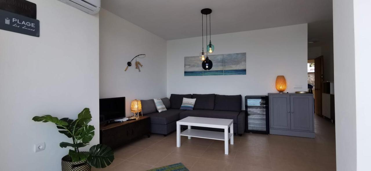 La Perla Cruise Apartment On Private Beach, Modern With Aircon & Wifi بينالماذينا المظهر الخارجي الصورة