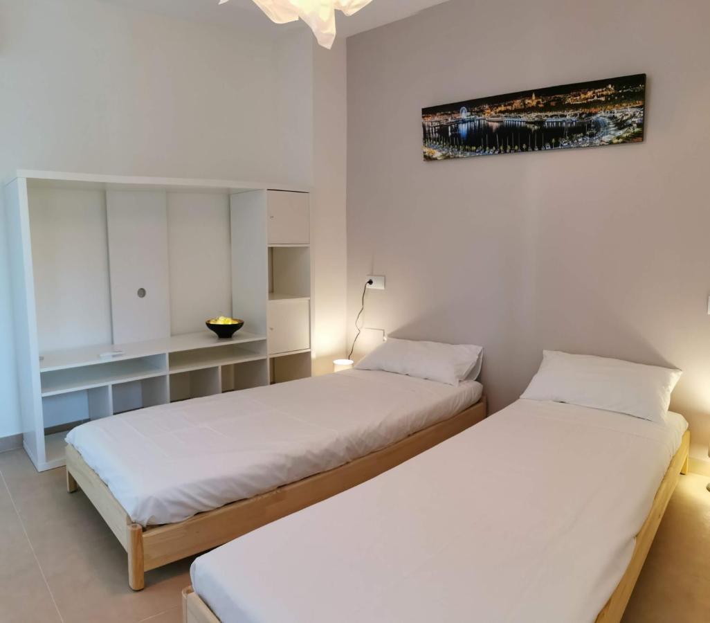 La Perla Cruise Apartment On Private Beach, Modern With Aircon & Wifi بينالماذينا المظهر الخارجي الصورة